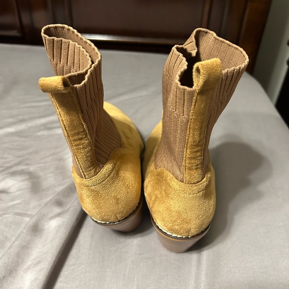 Corky's Crackling Boot - Camel sized 7 - Picture 5 of 7